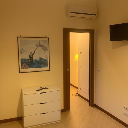Residenza Giovanni Paolo Secondo- Casa Sull'Albero บารี ภายนอก รูปภาพ