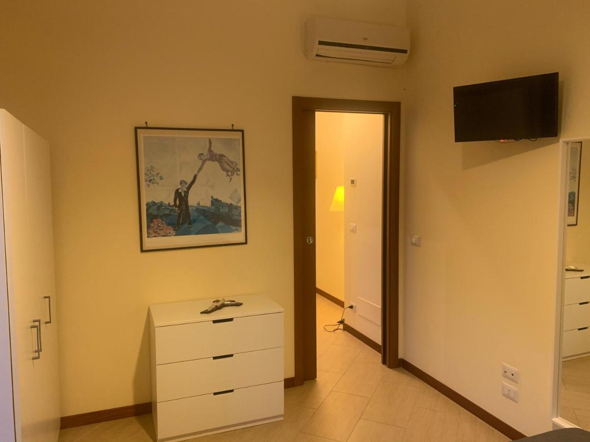 Residenza Giovanni Paolo Secondo- Casa Sull'Albero บารี ภายนอก รูปภาพ